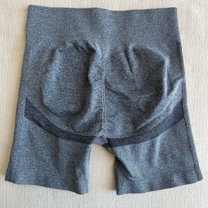 Women’s Amazon Gray Booty Scrunch Biker Shorts Size Large Like New Condition